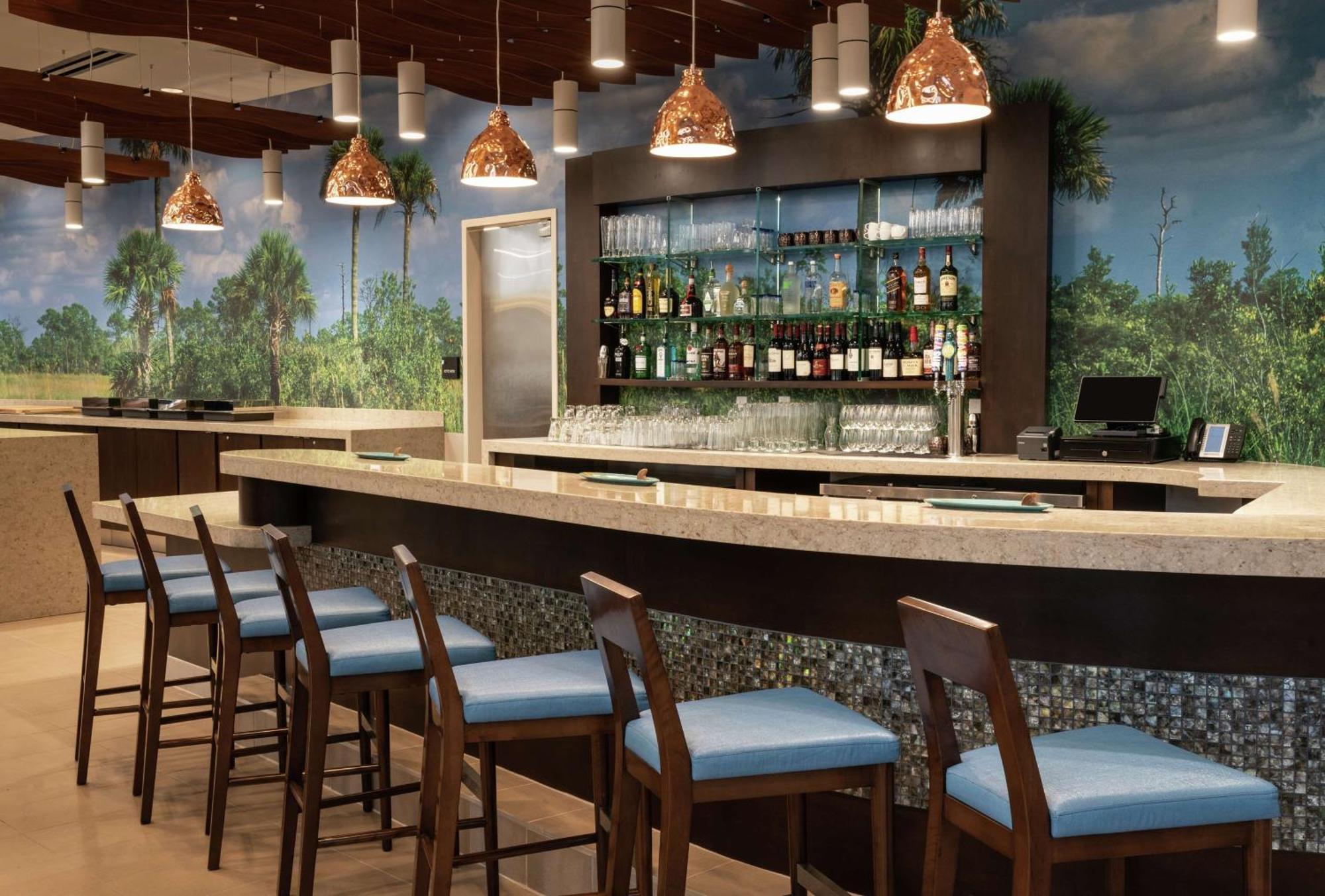 迈阿密多拉希尔顿逸林酒店 Sweetwater 外观 照片
