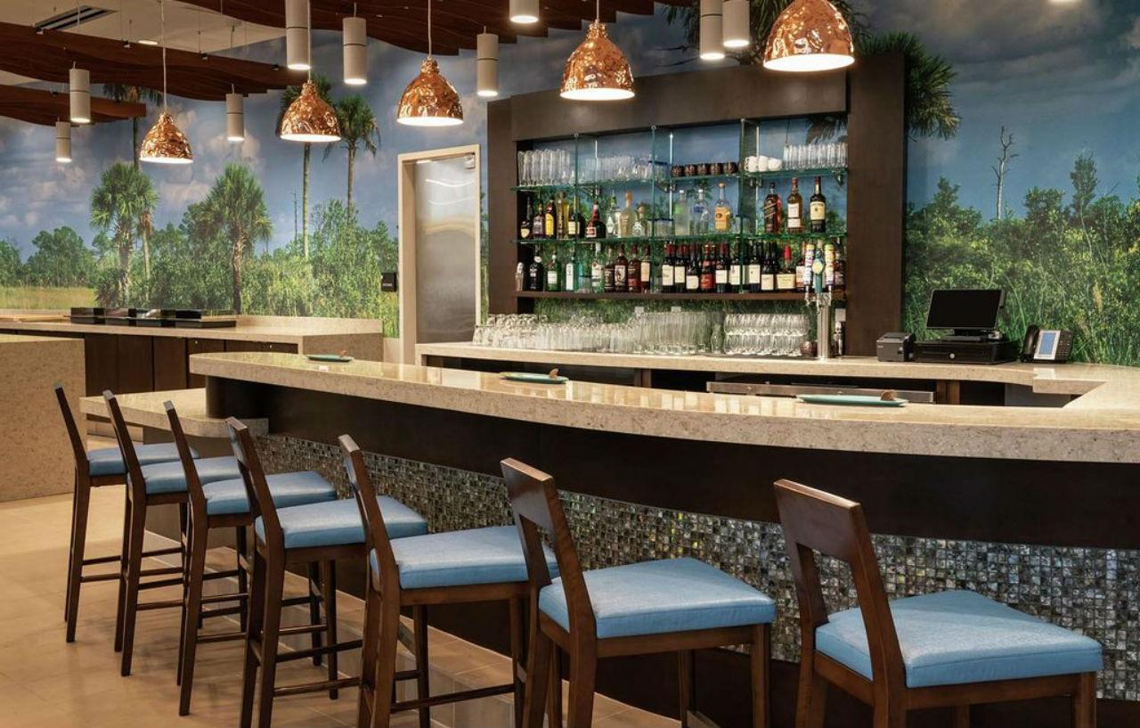 迈阿密多拉希尔顿逸林酒店 Sweetwater 外观 照片